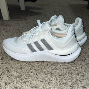 ZNSARA boost lifestyle adidas sneakers.